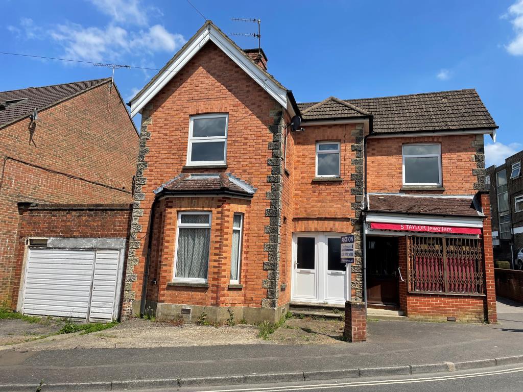 Lot: 139 - RETAIL UNIT AND WORKSHOP WITH GARAGE AND TWO FLATS - Front view of property from street